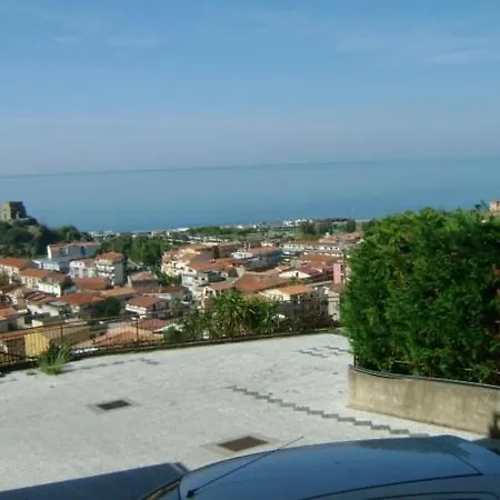 Con Terrazza, Vista Panoramica Sul Mare Daire Scalea